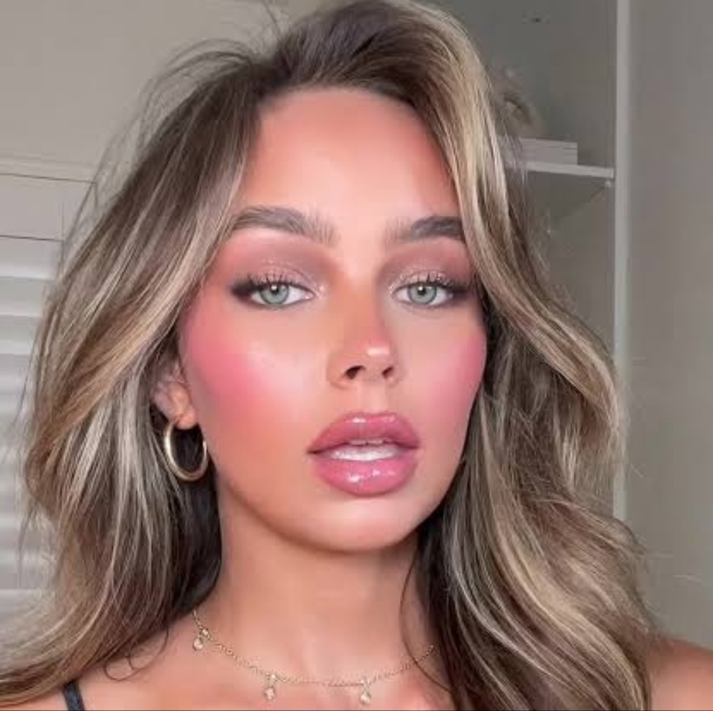 Bobbi Brown Blush in Pretty Pink Pink (cool toned medium dark pink) - Picture 8 of 13